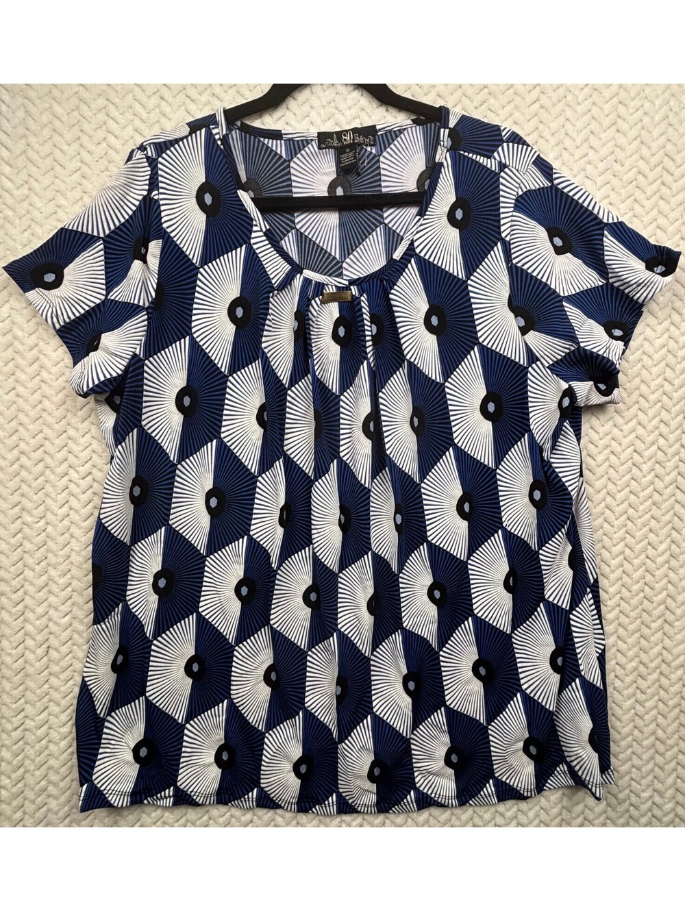 80 Park Women's Plus Size 3X Blue and White Geometric Print Short Sleeve Top
